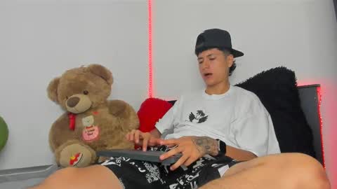 mateo_escobar online show from October 25, 8:22 am