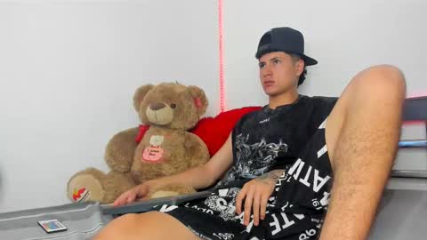 mateo_escobar online show from October 25, 8:25 pm