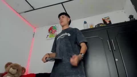 mateo_escobar online show from November 2, 8:11 pm