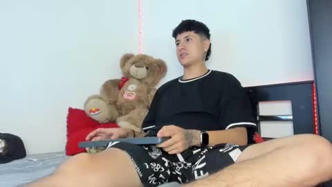 mateo_escobar online show from November 4, 7:02 pm