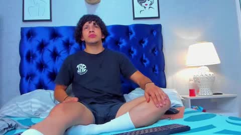 Snapshot of mateoking1 chatting on March 12, 3:24 am MATEO KING online show from March 12, 3:24 am