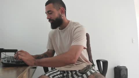 Matheus     online show from December 9, 6:25 pm