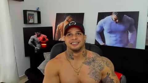 Snapshot of mathews_roses chatting on December 1, 10:04 pm Marck Mathews online show from December 1, 10:04 pm