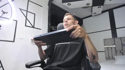 MathewSanz  online show from April 4, 12:24 pm