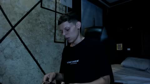 MathewSanz  online show from April 6, 12:06 pm