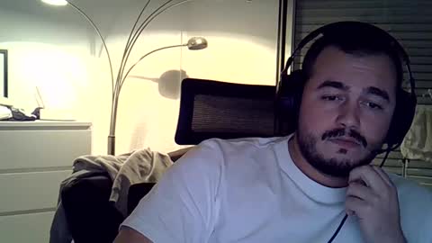 Snapshot of mathou34 chatting on December 4, 7:23 pm Mathou online show from December 4, 7:23 pm