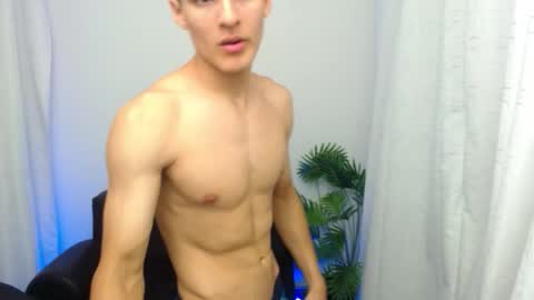 Snapshot of matiius18 chatting on December 2, 2:12 pm Matias online show from December 2, 2:12 pm