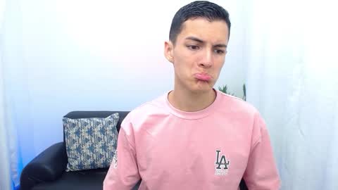 Snapshot of matiius18 chatting on December 17, 2:01 pm Matias online show from December 17, 2:01 pm