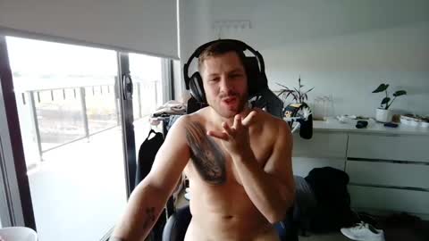 Snapshot of matt89aus chatting on December 11, 2:09 am MRD online show from December 11, 2:09 am