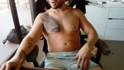 Snapshot of matt89aus chatting on December 16, 11:18 pm MRD online show from December 16, 11:18 pm