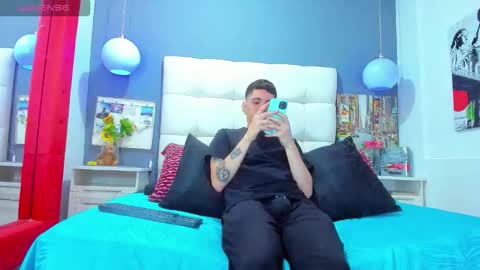 ---Matteo--- online show from November 5, 4:01 am