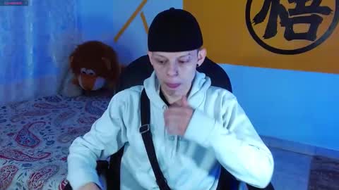 Snapshot of matthewboy_ chatting on December 6, 5:31 am MatthewBoy online show from December 6, 5:31 am