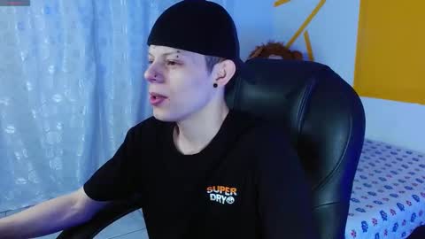 Snapshot of matthewboy_ chatting on December 21, 5:25 am MatthewBoy online show from December 21, 5:25 am