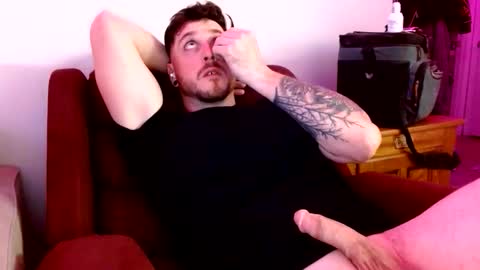 Snapshot of mattxxxceptional chatting on May 3, 7:25 am mattxxxceptional online show from May 3, 7:25 am
