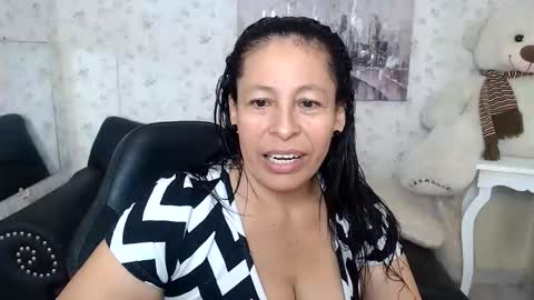 Snapshot of mature_martina_ chatting on June 8, 9:04 pm Martina online show from June 8, 9:04 pm