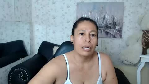 Snapshot of mature_martina_ chatting on June 13, 10:51 pm Martina online show from June 13, 10:51 pm