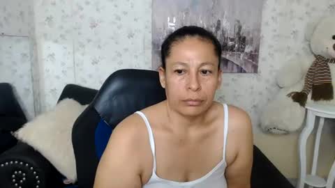 Snapshot of mature_martina_ chatting on June 19, 10:08 am Martina online show from June 19, 10:08 am