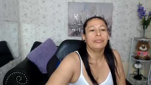 Snapshot of mature_martina_ chatting on June 26, 12:15 am Martina online show from June 26, 12:15 am
