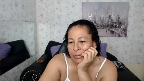 Snapshot of mature_martina_ chatting on June 27, 1:21 am Martina online show from June 27, 1:21 am