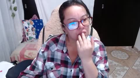 Snapshot of mature_wolf chatting on December 21, 12:49 pm Sonia online show from December 21, 12:49 pm