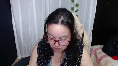 Snapshot of mature_wolf chatting on December 27, 1:50 pm Sonia online show from December 27, 1:50 pm
