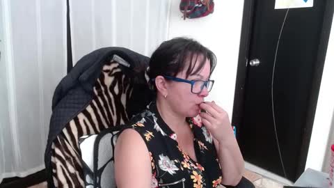 Snapshot of mature_wolf chatting on January 23, 8:45 pm Sonia online show from January 23, 8:45 pm