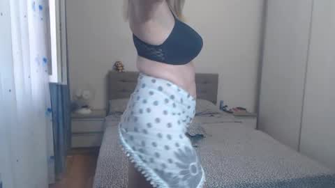 Snapshot of maturediana chatting on July 18, 3:11 am maturediana online show from July 18, 3:11 am