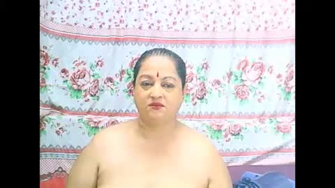 Snapshot of matureindian654u chatting on April 5, 6:05 pm matureindian654u online show from April 5, 6:05 pm