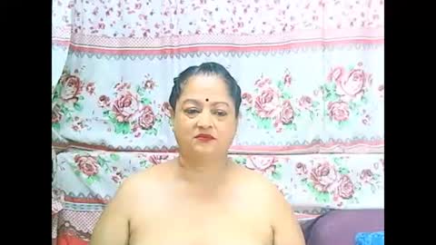 Snapshot of matureindian654u chatting on April 15, 7:32 pm matureindian654u online show from April 15, 7:32 pm
