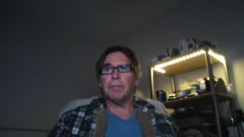 Snapshot of maturewisdom61 chatting on December 28, 5:12 am maturewisdom61 online show from December 28, 5:12 am