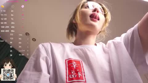 Lily online show from December 15, 4:22 pm