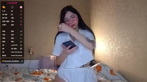 Mia online show from February 14, 8:22 am