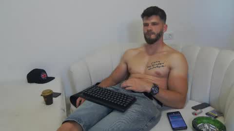 Snapshot of mauro_real_man chatting on June 8, 5:24 pm mauro_real_man online show from June 8, 5:24 pm