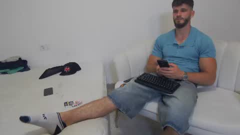 Snapshot of mauro_real_man chatting on June 16, 7:05 pm mauro_real_man online show from June 16, 7:05 pm
