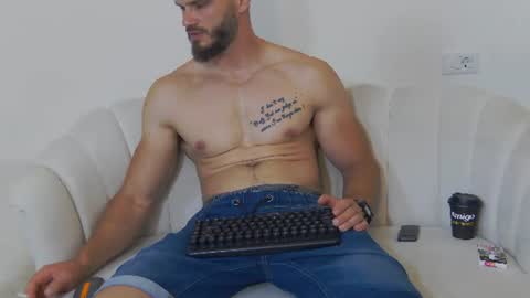 Snapshot of mauro_real_man chatting on June 20, 4:54 pm mauro_real_man online show from June 20, 4:54 pm