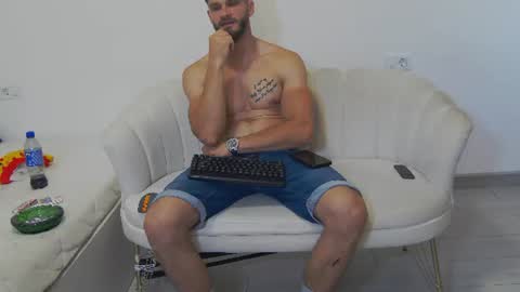 Snapshot of mauro_real_man chatting on June 22, 5:10 pm mauro_real_man online show from June 22, 5:10 pm
