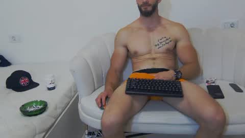 Snapshot of mauro_real_man chatting on June 23, 5:44 pm mauro_real_man online show from June 23, 5:44 pm