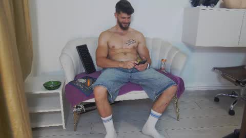 Snapshot of mauro_real_man chatting on June 28, 4:24 pm mauro_real_man online show from June 28, 4:24 pm