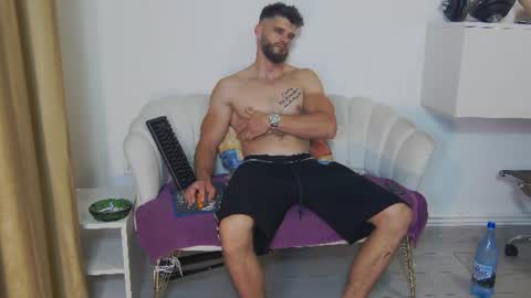 Snapshot of mauro_real_man chatting on June 29, 4:07 pm mauro_real_man online show from June 29, 4:07 pm