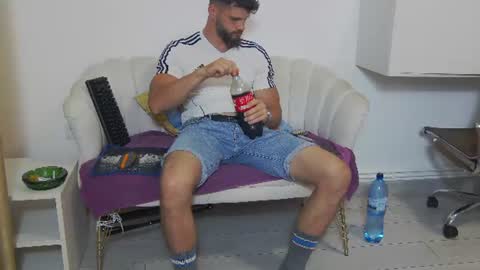 Snapshot of mauro_real_man chatting on July 5, 7:10 pm mauro_real_man online show from July 5, 7:10 pm