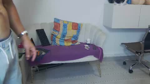 Snapshot of mauro_real_man chatting on July 20, 7:44 am mauro_real_man online show from July 20, 7:44 am