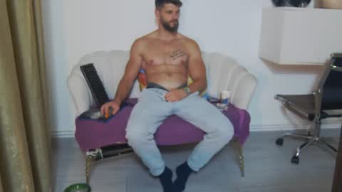 Snapshot of mauro_real_man chatting on July 21, 4:04 am mauro_real_man online show from July 21, 4:04 am