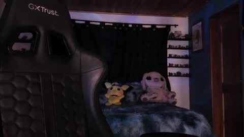 Snapshot of mavis_fuentes chatting on December 11, 1:58 am Hilary online show from December 11, 1:58 am