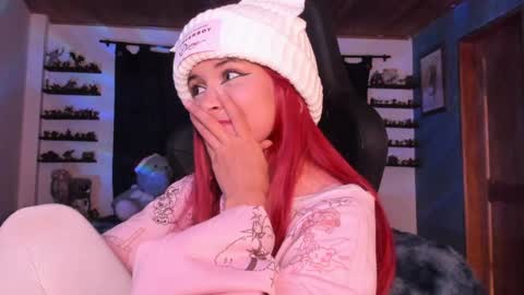 Snapshot of mavis_fuentes chatting on December 15, 1:57 am Hilary online show from December 15, 1:57 am