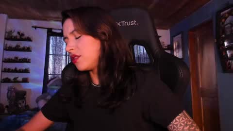 Snapshot of mavis_fuentes chatting on December 17, 10:22 pm Hilary online show from December 17, 10:22 pm