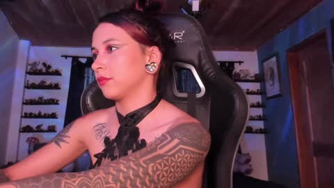 Snapshot of mavis_fuentes chatting on January 22, 11:10 pm Hilary online show from January 22, 11:10 pm