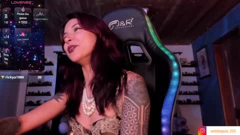 Snapshot of mavis_fuentes chatting on January 30, 2:27 am Hilary online show from January 30, 2:27 am