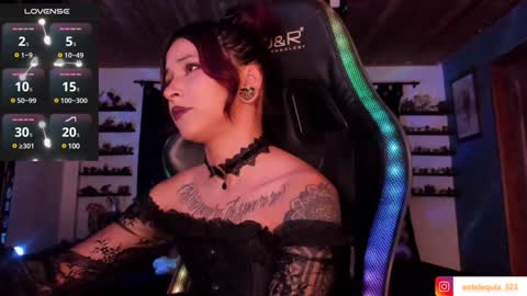 Snapshot of mavis_fuentes chatting on February 1, 1:34 am Hilary online show from February 1, 1:34 am