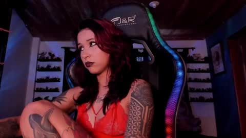 Snapshot of mavis_fuentes chatting on February 8, 10:40 pm Hilary online show from February 8, 10:40 pm