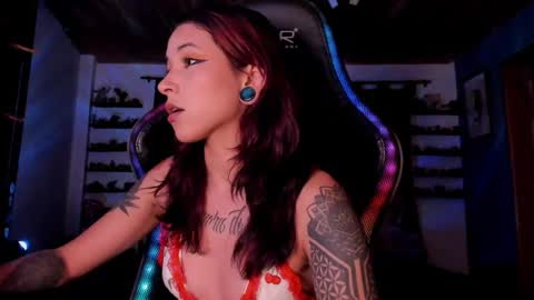 Snapshot of mavis_fuentes chatting on February 13, 11:47 pm Hilary online show from February 13, 11:47 pm